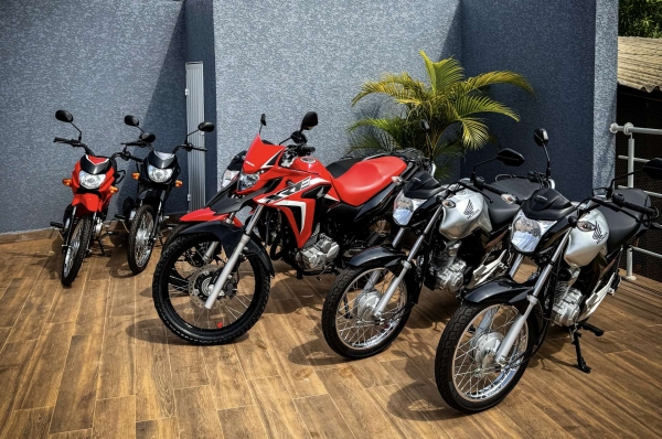 6 MOTOS DE PRESENTE